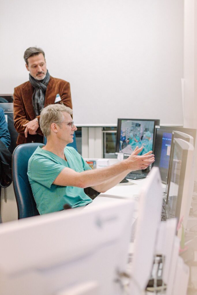 Klaus Rader mit Professor Dr. med. Peter Ewert, Kuratoriumsvorsitzender der kinderherzen Stiftung München und Direktor der Klinik für angeborene Herzfehler am Deutschen Herzzentrum München beim Freundeskreistreffen von kinderherzen